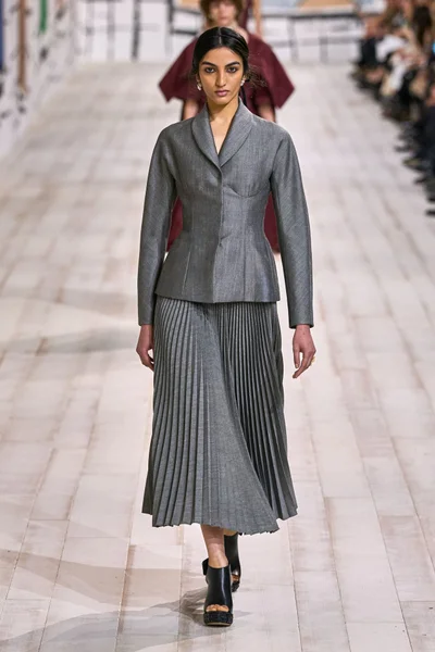 Look 24